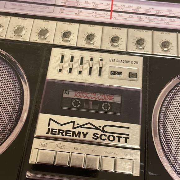 MAC Jeremy Scott eyeshadows - Picture 3 of 7